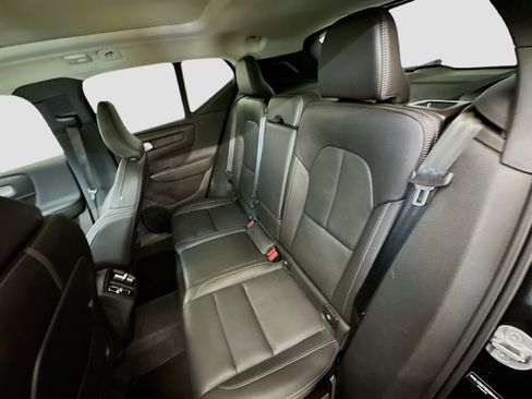 Used 2025 Volvo XC40 B5 Plus image 30