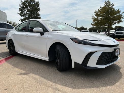 Used 2026 Toyota Camry SE FWD image 4