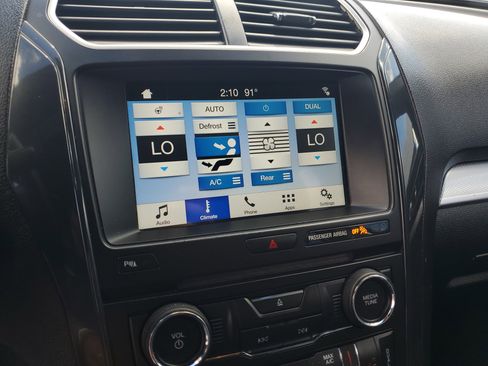 Used 2017 Ford Explorer XLT w/ Equipment Group 202A image 21