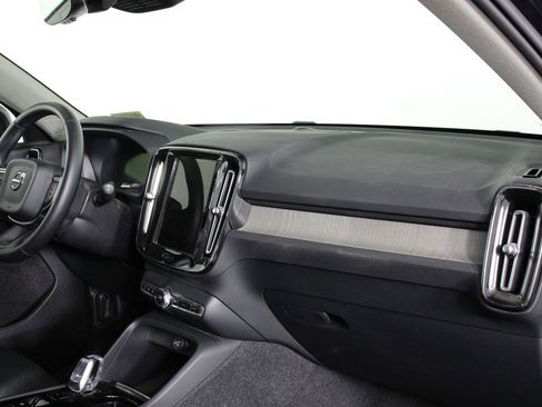 Certified 2025 Volvo XC40 B5 Plus image 22