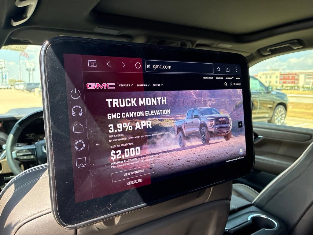 Used 2025 GMC Yukon Denali Ultimate AWD/4WD image 7