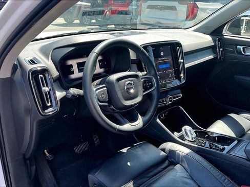Used 2023 Volvo XC40 B4 Ultimate FWD image 5