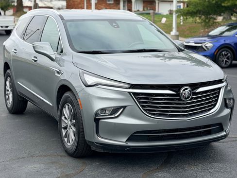 Used 2024 Buick Enclave Premium image 3