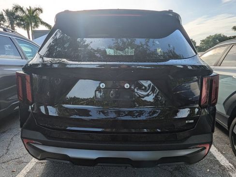Used 2025 Kia Sorento SX AWD/4WD image 11