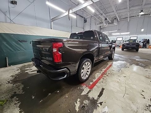 Used 2019 Chevrolet Silverado 1500 High Country w/ Technology Package AWD/4WD image 8