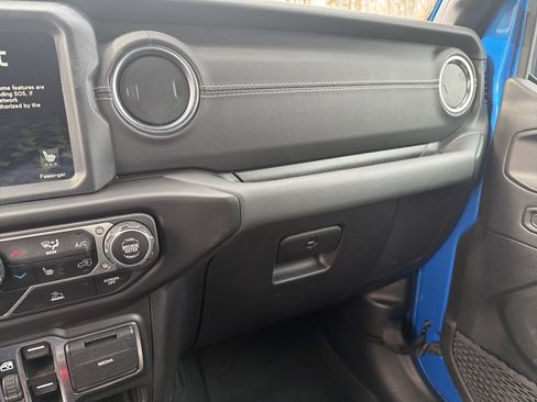 Certified 2023 Jeep Wrangler Sahara w/ Cold Weather Group image 18