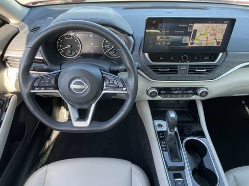 Used 2024 Nissan Altima 2.5 SL FWD image 11