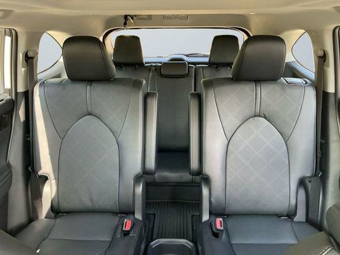 New 2026 Toyota Highlander Platinum AWD/4WD image 14