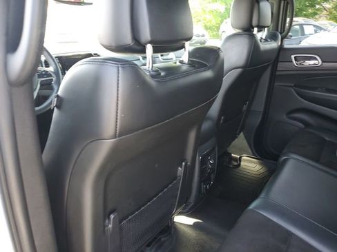 Used 2019 Jeep Grand Cherokee Altitude AWD/4WD image 13