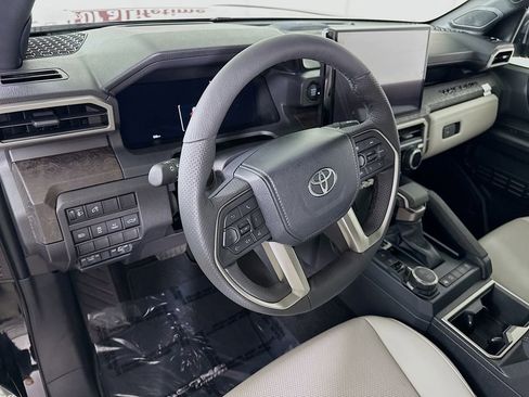 Used 2024 Toyota Tacoma Limited w/ Limited Package (LT) image 19