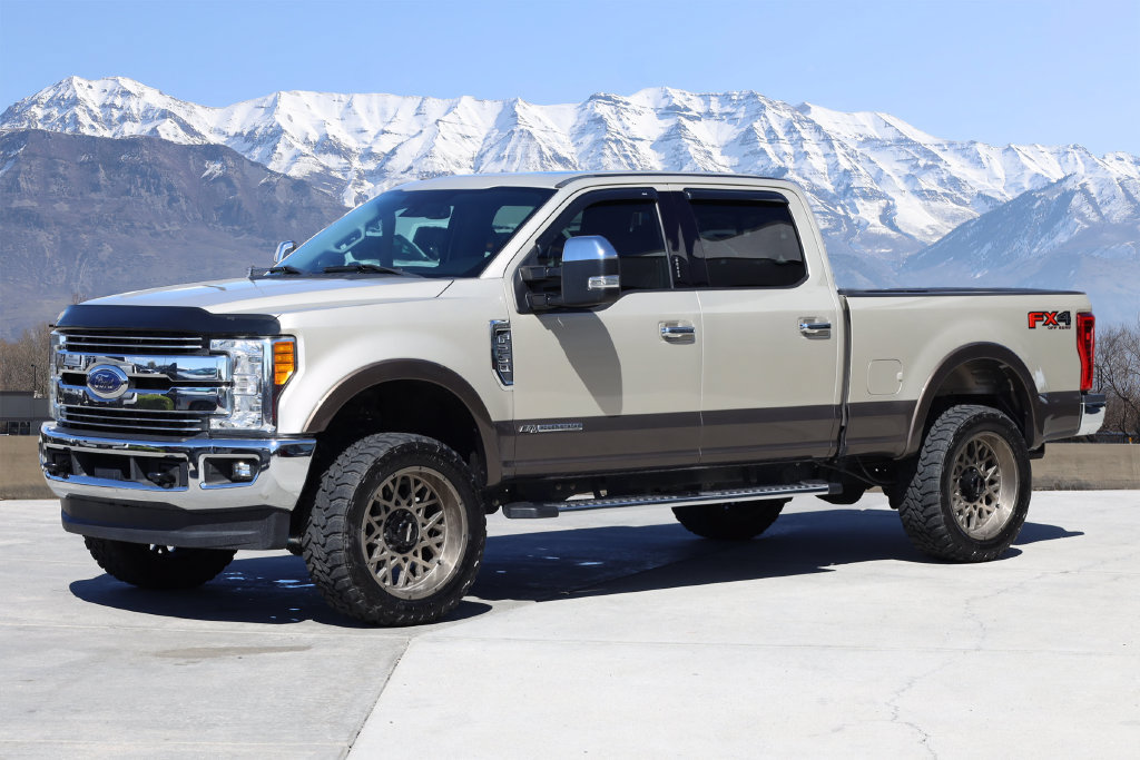 Used 2017 Ford F250 Lariat w/ Lariat Ultimate Package AWD/4WD image 2