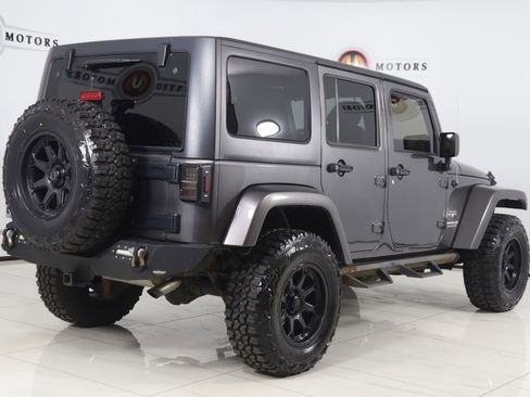 Used 2016 Jeep Wrangler Unlimited Sahara w/ Dual Top Group AWD/4WD image 3
