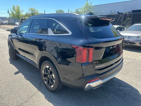 Used 2024 Kia Sorento S w/ Panoramic Sunroof Package AWD/4WD image 4
