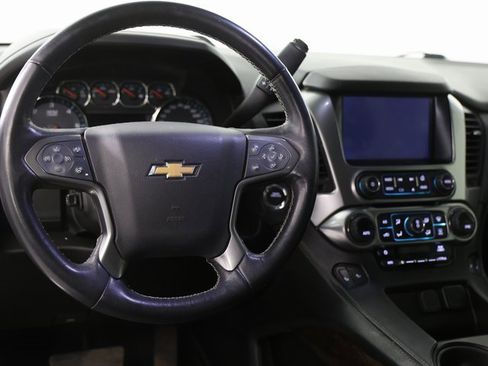 Used 2019 Chevrolet Tahoe LT w/ LT Signature Package image 3