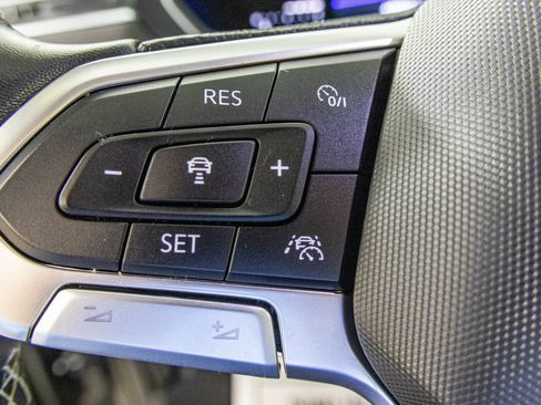 Used 2022 Volkswagen Tiguan SE w/ Panoramic Sunroof Package AWD/4WD image 33