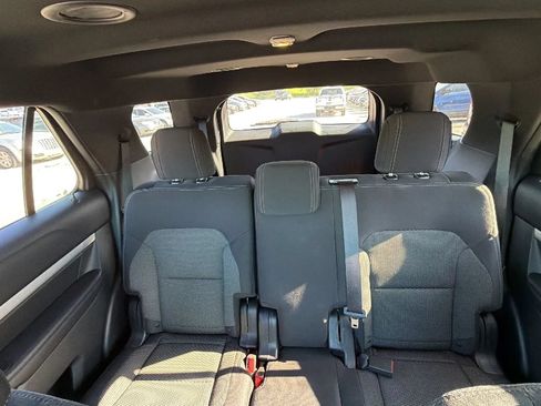 Used 2016 Ford Explorer XLT FWD image 16