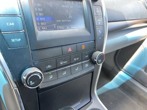 Used 2017 Toyota Camry LE FWD image 11