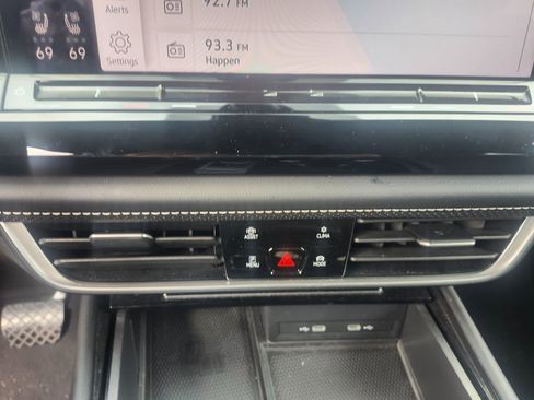 Used 2024 Volkswagen Atlas Cross Sport SE image 10