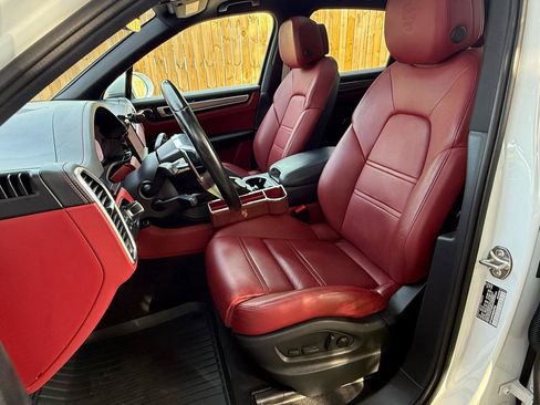 Used 2022 Porsche Cayenne AWD/4WD image 3