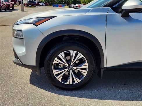 Used 2023 Nissan Rogue SV image 8