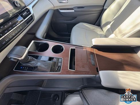 Used 2021 Toyota Sienna XLE image 21