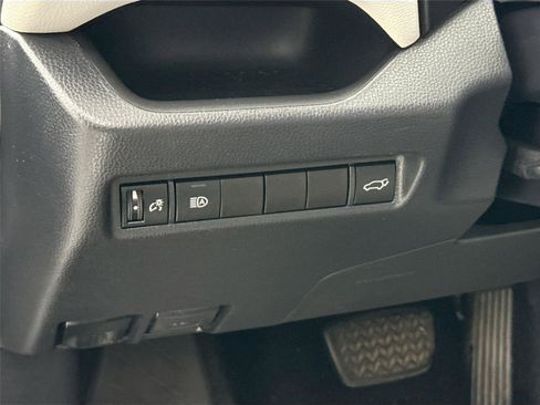 Used 2020 Toyota RAV4 XLE w/ Convenience Package image 14