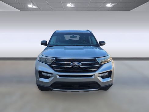 Used 2020 Ford Explorer XLT w/ Equipment Group 202A image 5