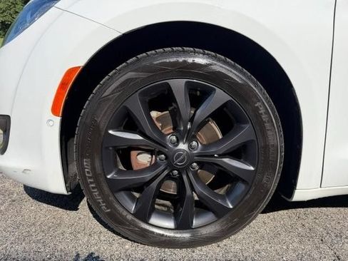 Used 2020 Chrysler Pacifica Limited w/ Advanced Safetytec Group FWD image 4