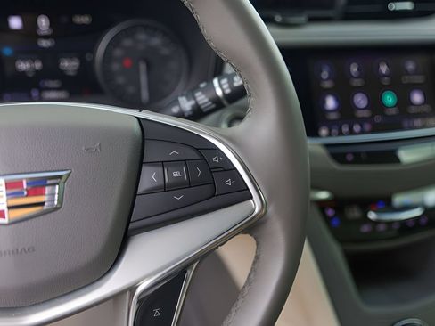Used 2020 Cadillac XT5 Premium Luxury FWD image 10