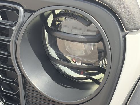 Used 2024 Jeep Wrangler Rubicon w/ Technology Group image 9