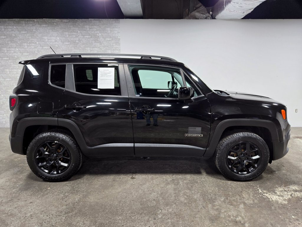 Used 2016 Jeep Renegade Latitude AWD/4WD image 3