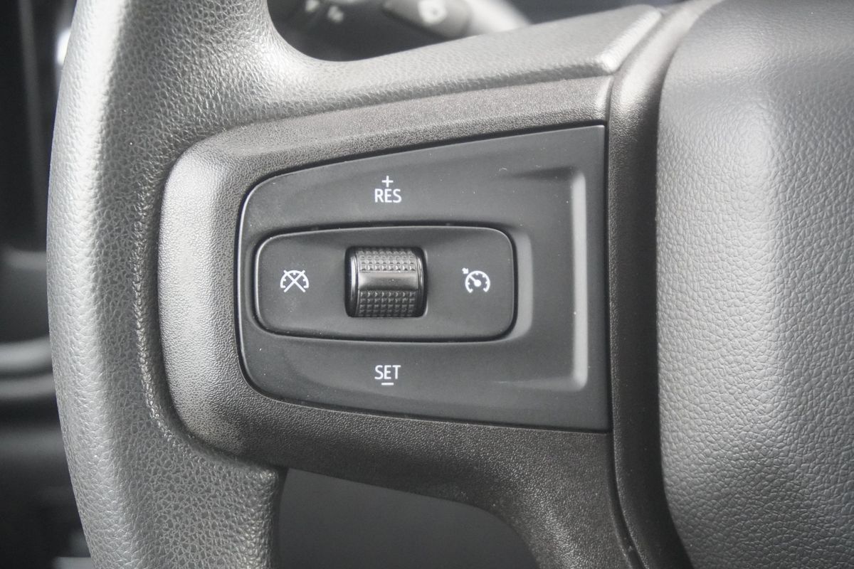 Used 2020 Chevrolet Silverado 1500 Custom w/ Custom Value Package AWD/4WD image 15