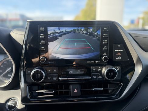 Certified 2022 Toyota Highlander XLE image 26
