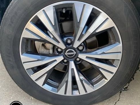 Used 2022 Nissan Rogue SV AWD/4WD image 3