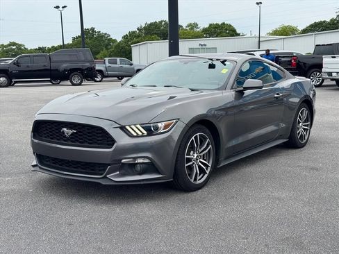 Used 2017 Ford Mustang Coupe RWD image 7
