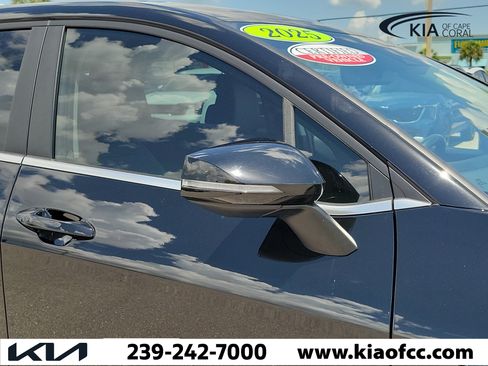 Certified 2025 Kia Sportage EX FWD image 8