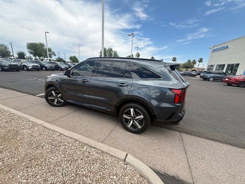Used 2022 Kia Sorento S FWD image 2
