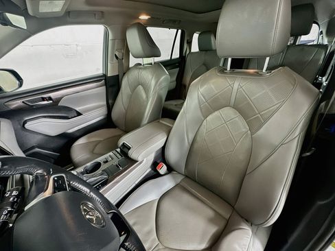 Used 2022 Toyota Highlander Platinum AWD/4WD image 20