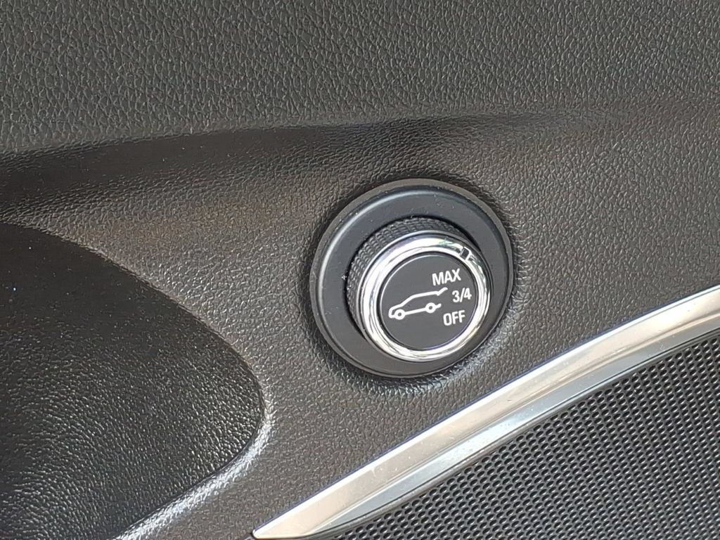 Used 2023 Buick Enclave Essence AWD/4WD image 12