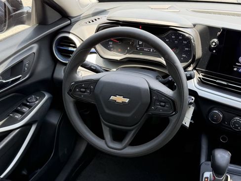 Used 2024 Chevrolet Trax LS w/ LS Convenience Package FWD image 15