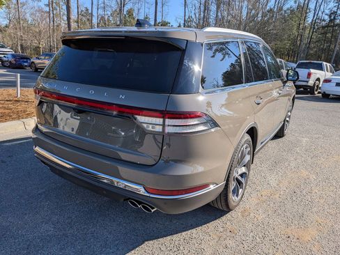 Certified 2025 Lincoln Aviator Reserve image 5