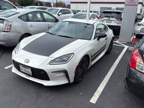 Certified 2024 Toyota GR86 TRUENO Edition image 1