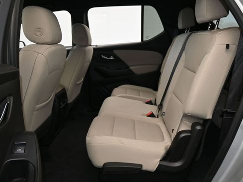 Used 2022 Chevrolet Traverse LS image 27
