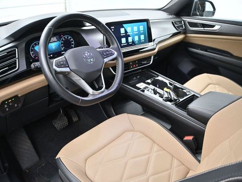 Used 2024 Volkswagen Atlas Cross Sport SE w/ Panoramic Sunroof Package AWD/4WD image 2