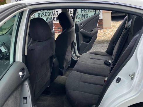 Used 2011 Nissan Altima 2.5 S w/ Special Edition Pkg image 9