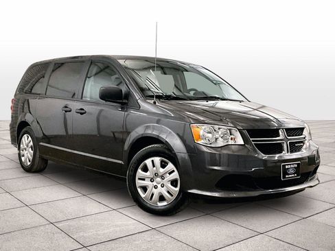 Used 2019 Dodge Grand Caravan SE image 2