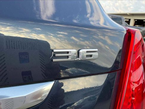 Used 2018 Cadillac XT5 Luxury w/ Driver Awareness Package image 17