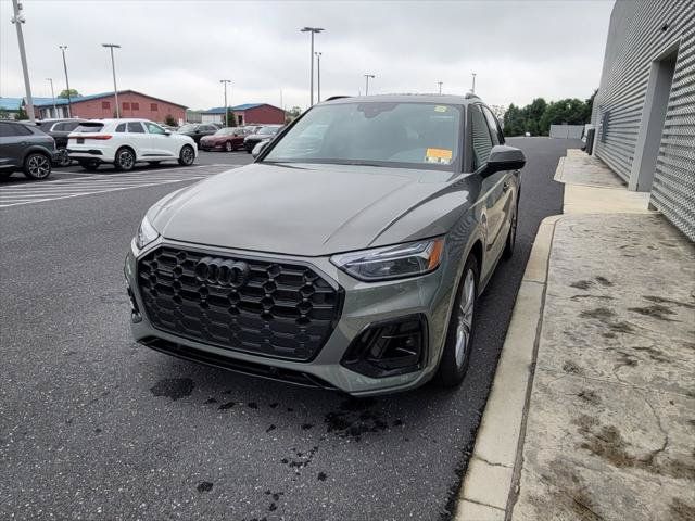 Used 2024 Audi Q5 e Premium Plus w/ Premium Plus Package AWD/4WD image 12