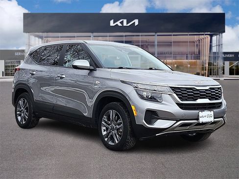 Certified 2022 Kia Seltos LX image 1