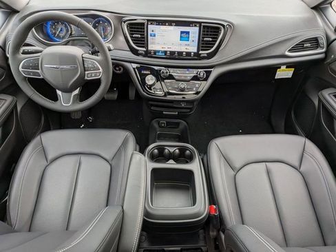 New 2026 Chrysler Pacifica Select image 26